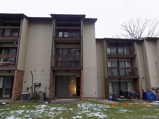 Building Photo - 515 Oakbrook Cir