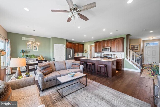 Building Photo - 317 Ridgewood Dr