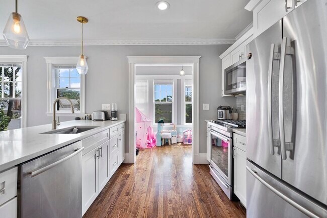 Building Photo - 81 Butler St