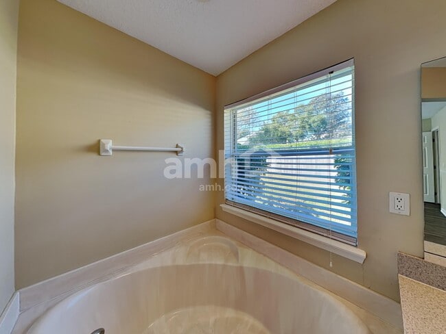 Building Photo - 1725 Dartmoor Ln