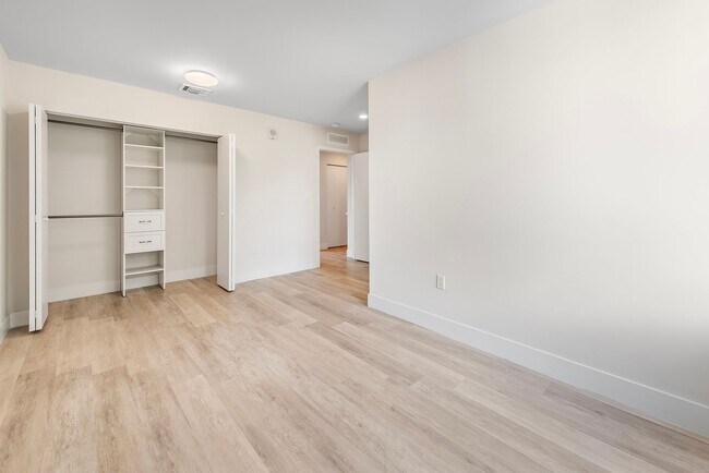 Building Photo - 2561 NE 193rd St