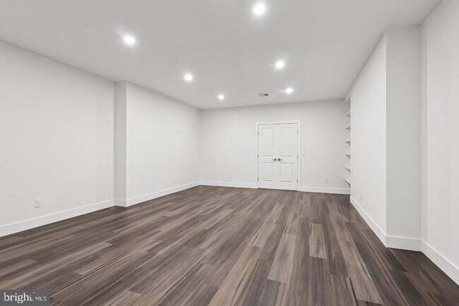 Building Photo - 2 Dogleg Ln