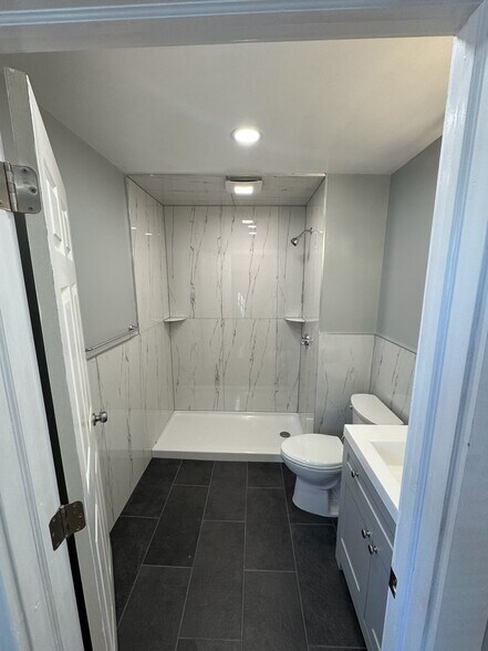 Building Photo - 193 Winter St