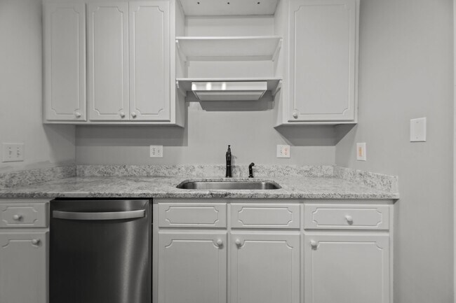 Building Photo - 105 3rd St