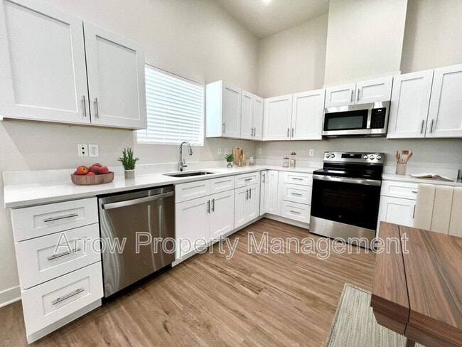 Primary Photo - 1161 Claude Rd