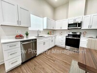 Building Photo - 1161 Claude Rd