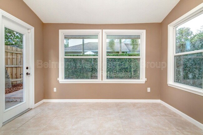 Building Photo - 1049 Aragon Ave