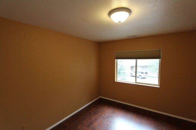 Building Photo - 3026 N Joy Ln