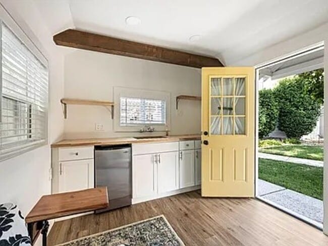 Building Photo - Beautiful vintage home