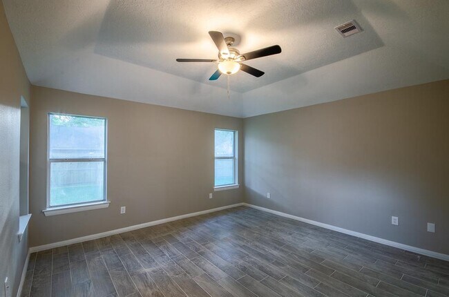 Building Photo - 12811 Fisher Dr