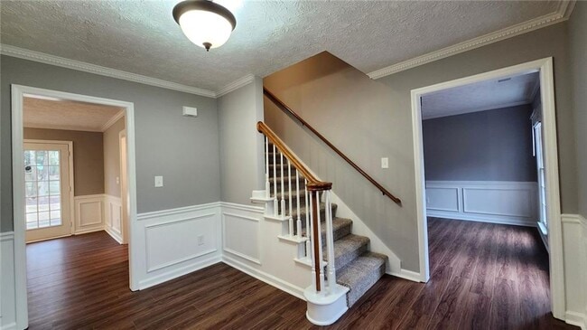 Building Photo - 5139 Chestnut Cir