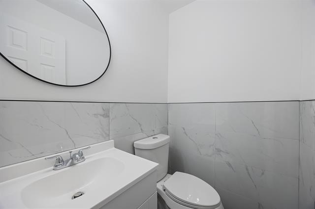 Building Photo - 3827 Vineyard Dr