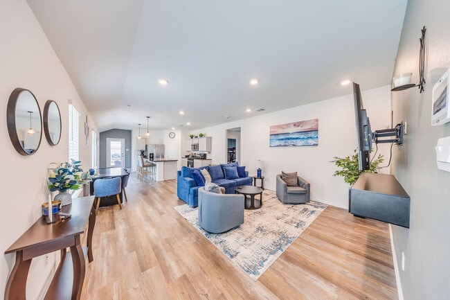 Primary Photo - 6055 Diamond Vis Ct