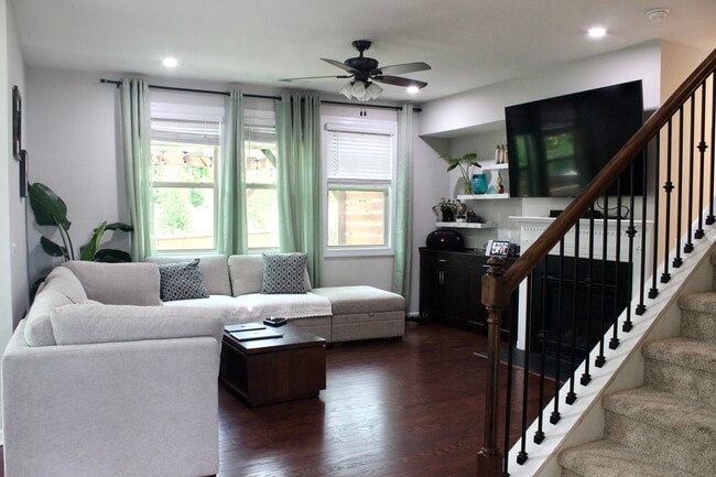Building Photo - 1420 Tinos Overlook Way