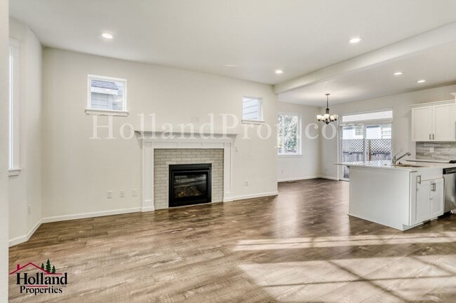 Building Photo - Stunning 3-Bedroom Forest Grove Home with Fireplace, Fenced Yard & Garage