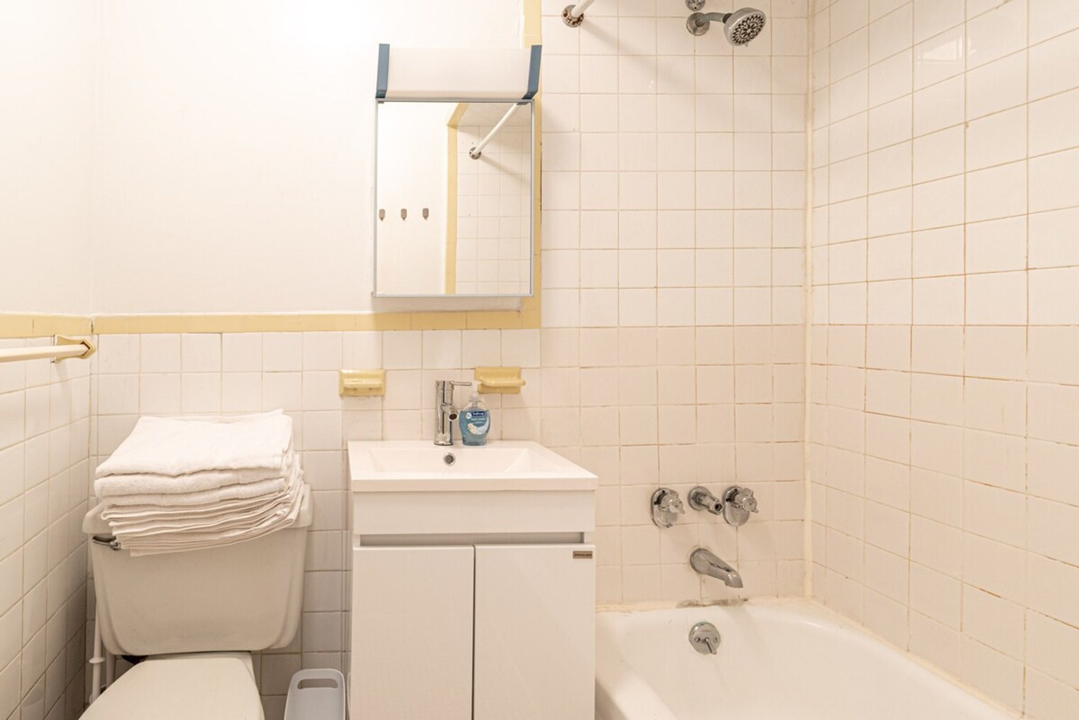 Building Photo - 319 W 56th St