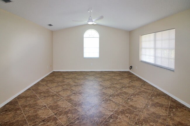 Building Photo - Gulf View Estate Annual Home for Rent