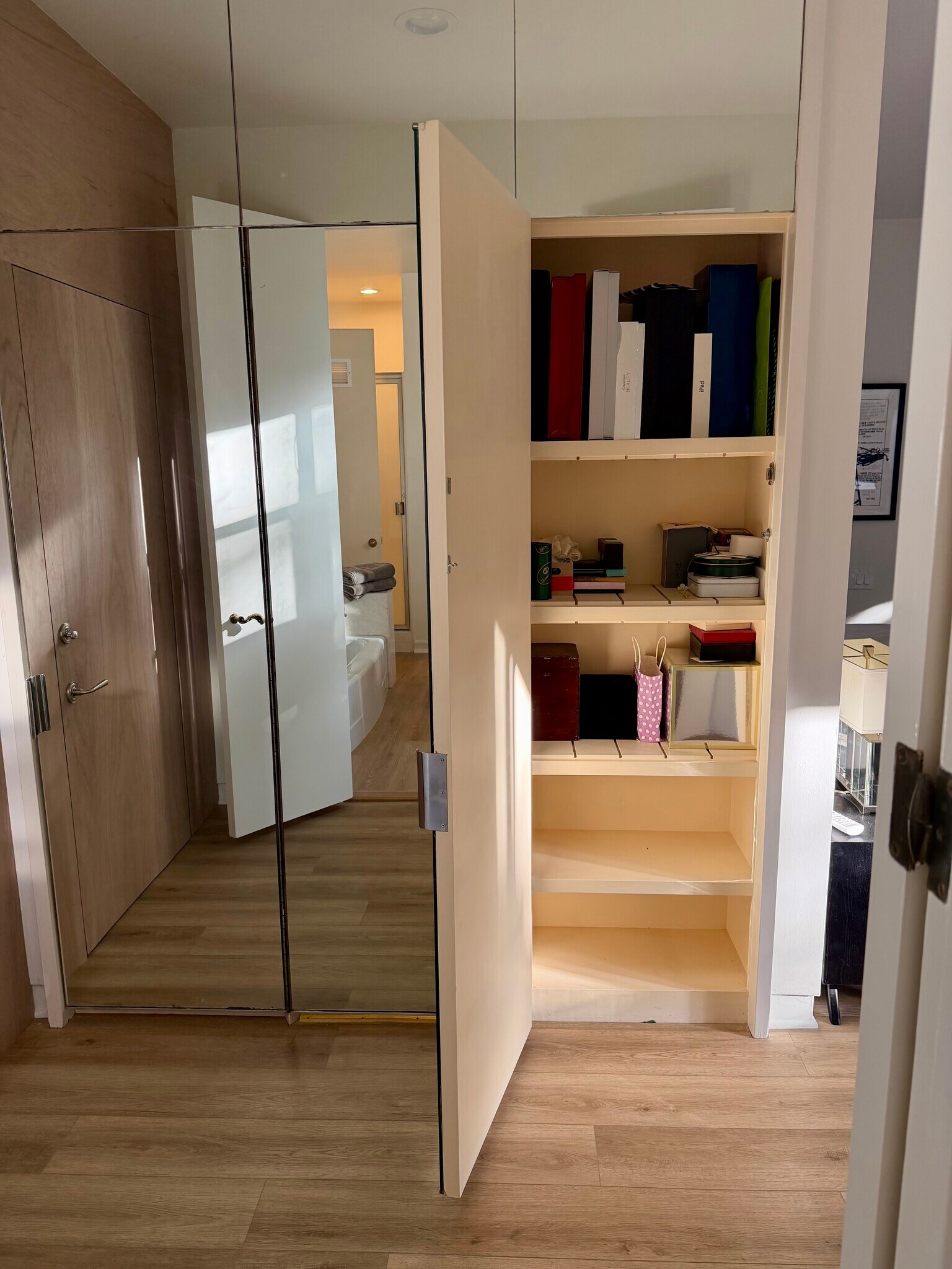 Building Photo - 910 Benedict Canyon Dr