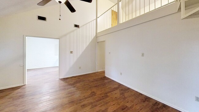 Building Photo - 8722 Pecan Tree Dr