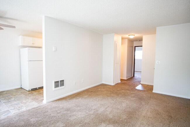 Building Photo - 1561 SE Stark St