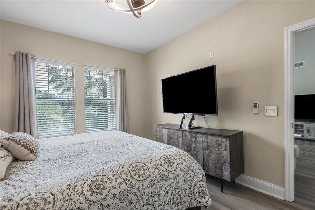 Building Photo - 2801 Chancellorsville Dr