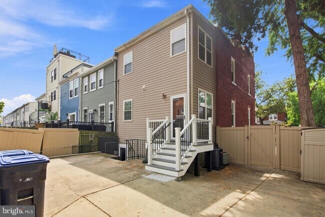 Building Photo - 1400 Morse St NE