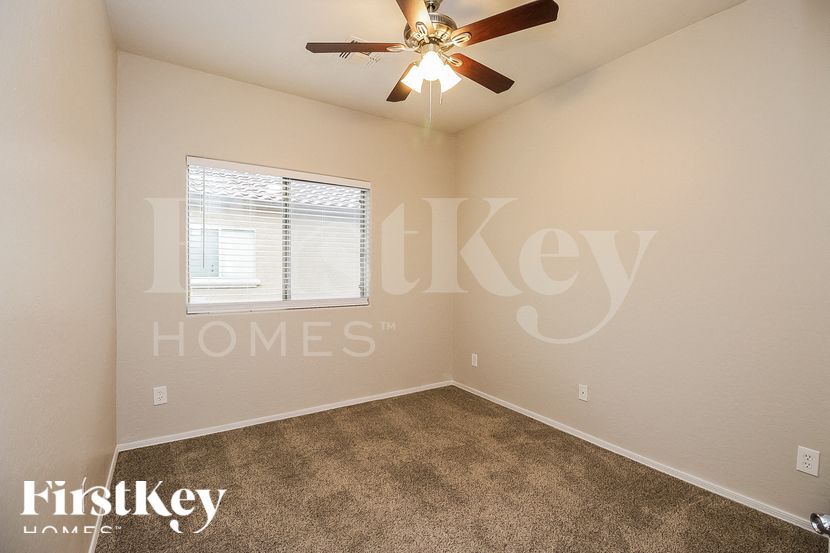 Building Photo - 8811 S 57th Ln