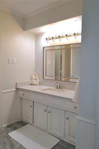 Building Photo - 3000 Townbluff Dr