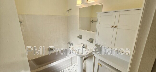 Building Photo - 616 N Hartley Cir