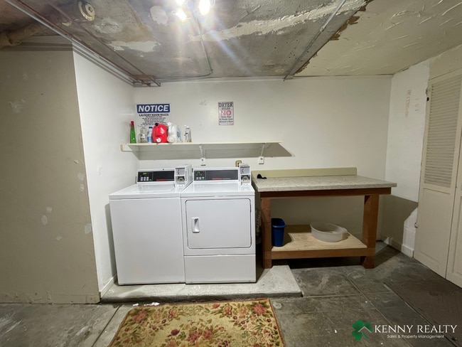 Building Photo - 1325 5th Ave