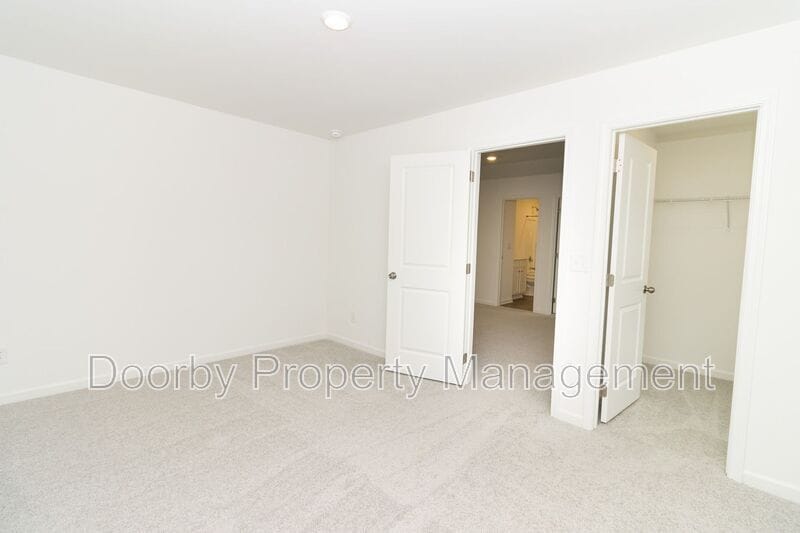 Building Photo - 105 Saddlebred Wy