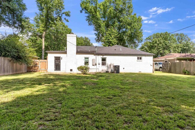 Building Photo - 4623 Doris Cir S