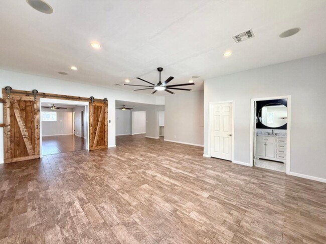Building Photo - 3553 E Monterosa St