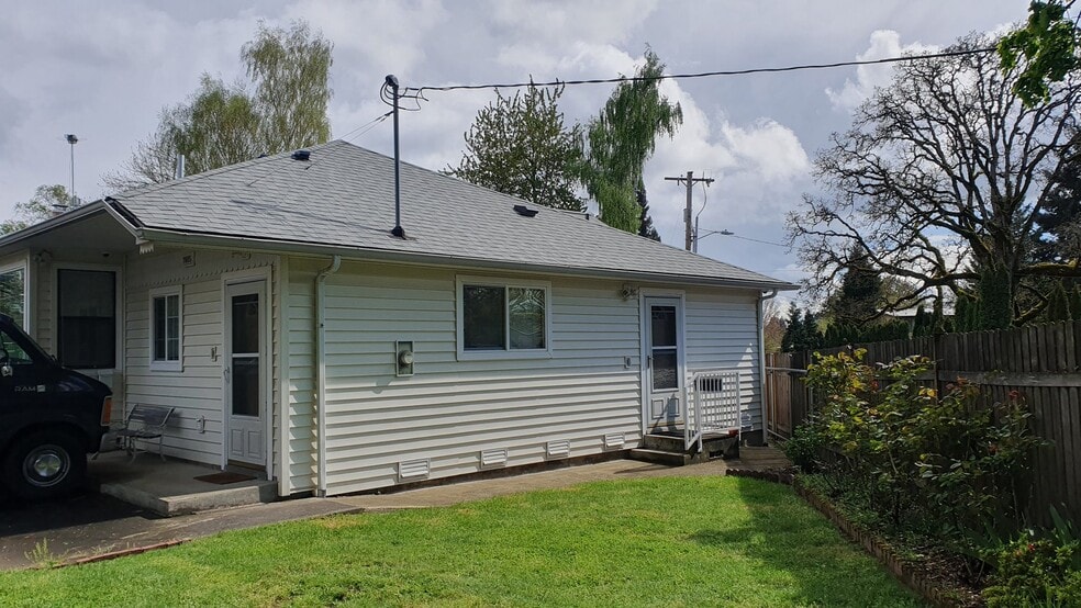 Building Photo - 11695 SW Greenburg Rd