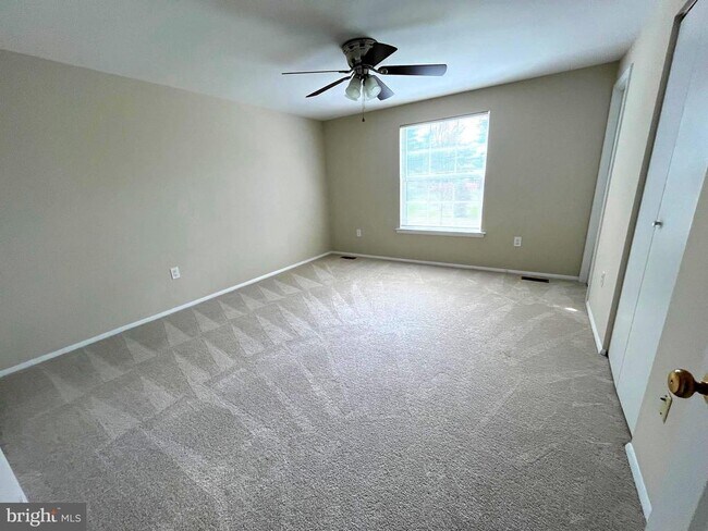 Building Photo - 15705 Anamosa Dr