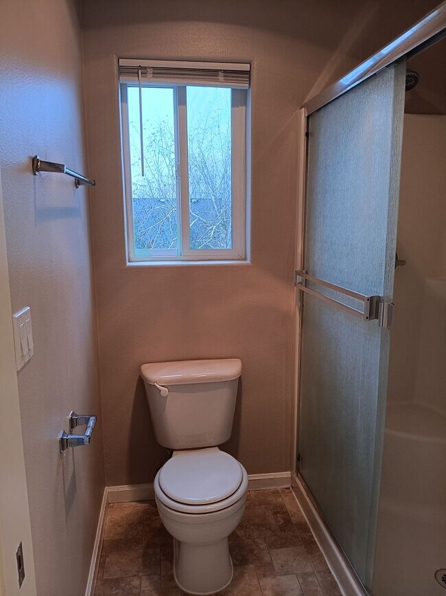 Building Photo - Beautiful Recently Remodeled Propety Ready For You to Enjoy!