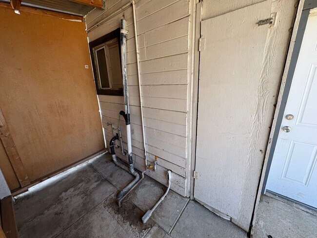 Building Photo - Dinuba country Home Rent Ready !