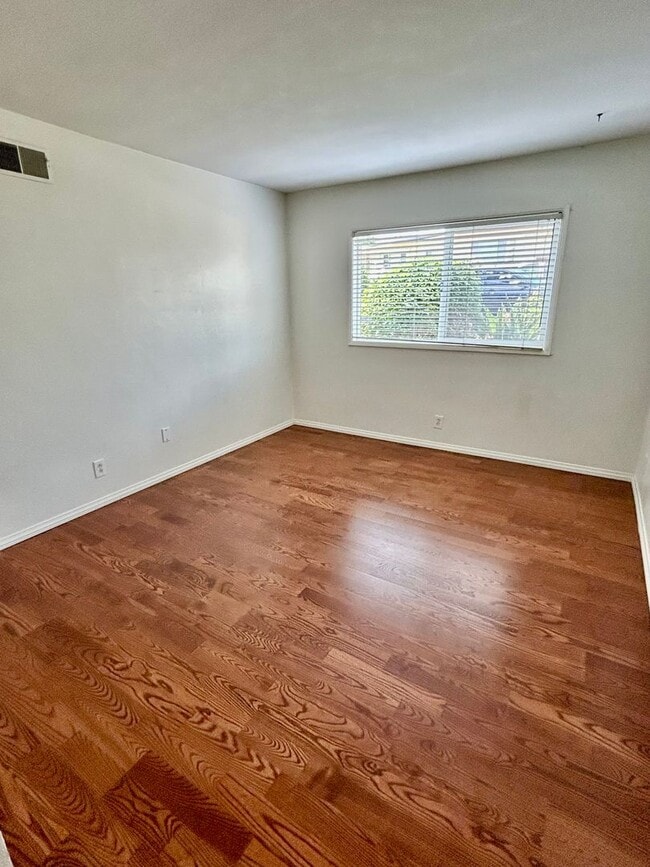 Building Photo - 4 Bedroom 3 bath Home In Rolando Village