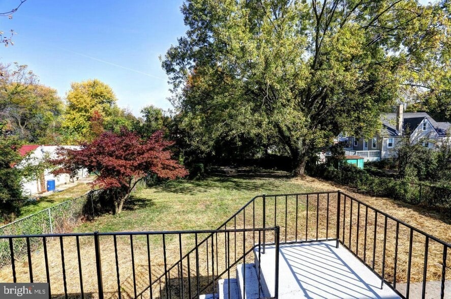 Building Photo - 3110 Louise Ave