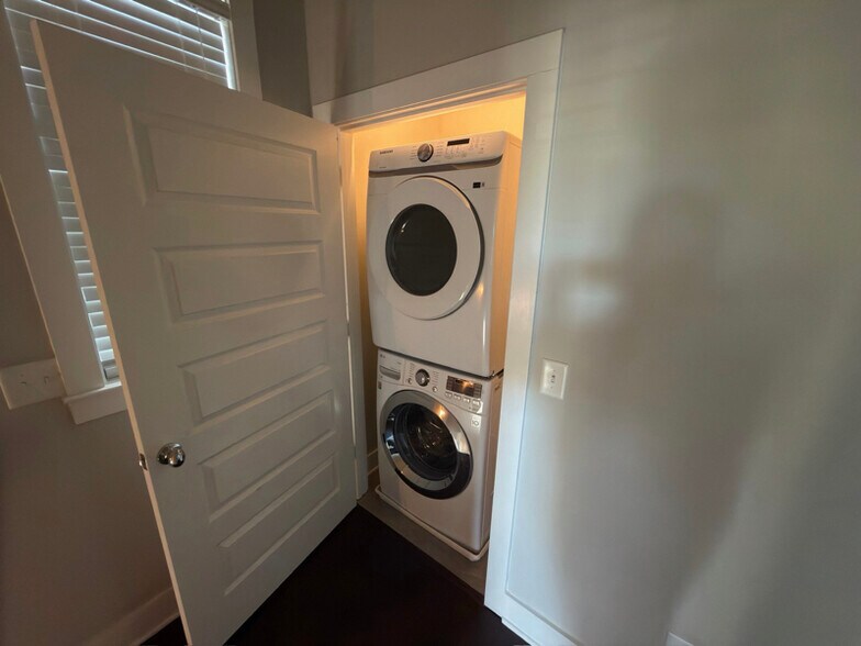 Building Photo - 792 Cottage Park Dr