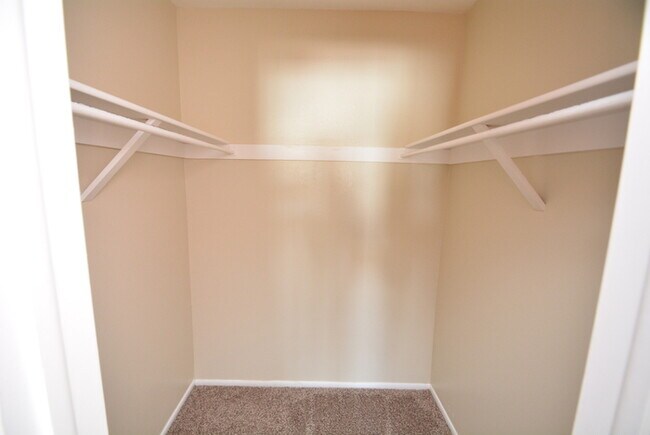 Building Photo - Town Home