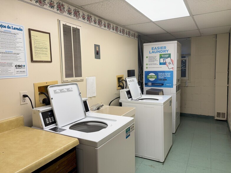 Laundry room - 818 Quince Orchard Blvd
