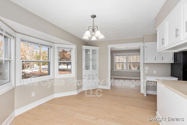 Building Photo - 7331 48th Ave