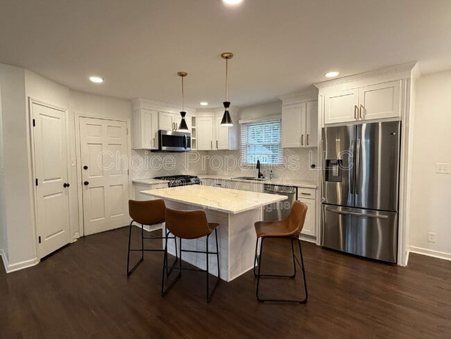 Building Photo - 5044 Baylor Dr