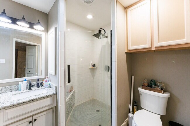 Building Photo - 6037 72nd St