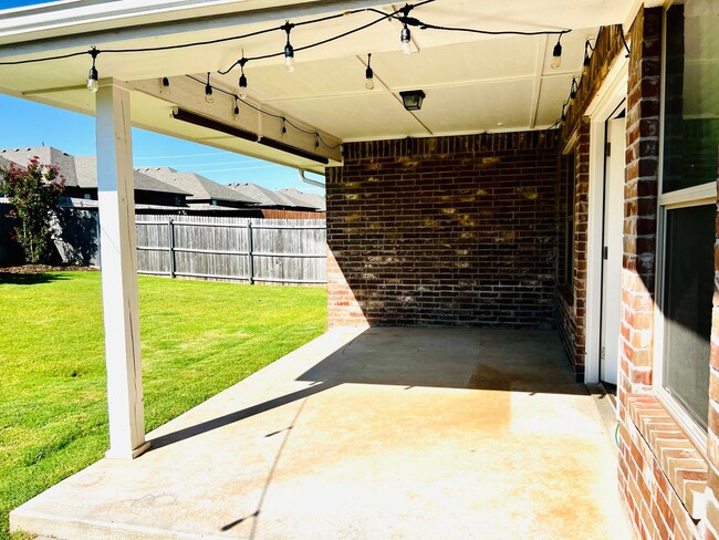 Building Photo - Beautiful 3BD 2BA w/ Bonus Room Located in Edmond's Falls at Vista Ln Addition!!
