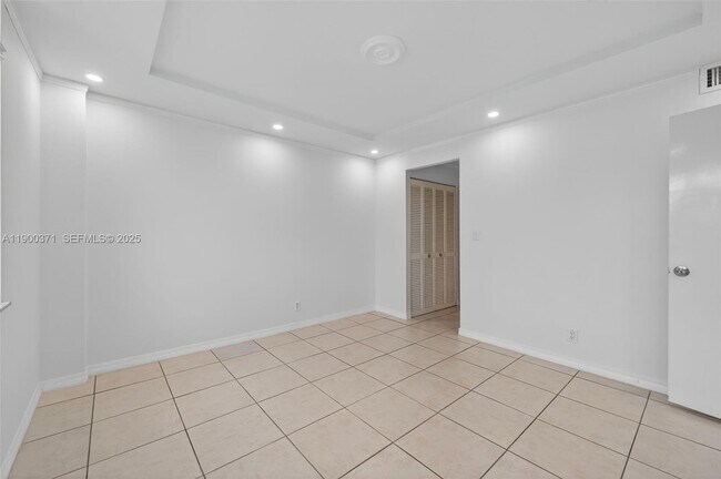 Building Photo - 1050 SE 15th St