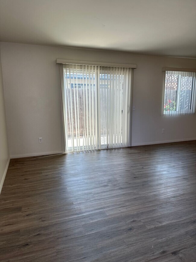 Building Photo - 408-14 Delaware St