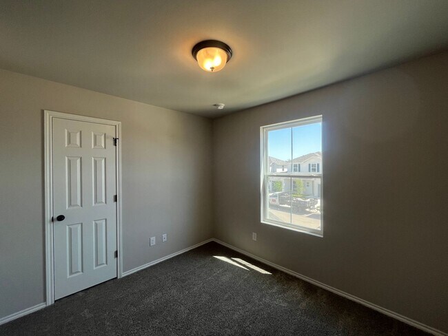Building Photo - 8615 Valentina Wy