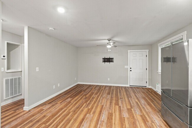 Building Photo - 714 27th Ave N